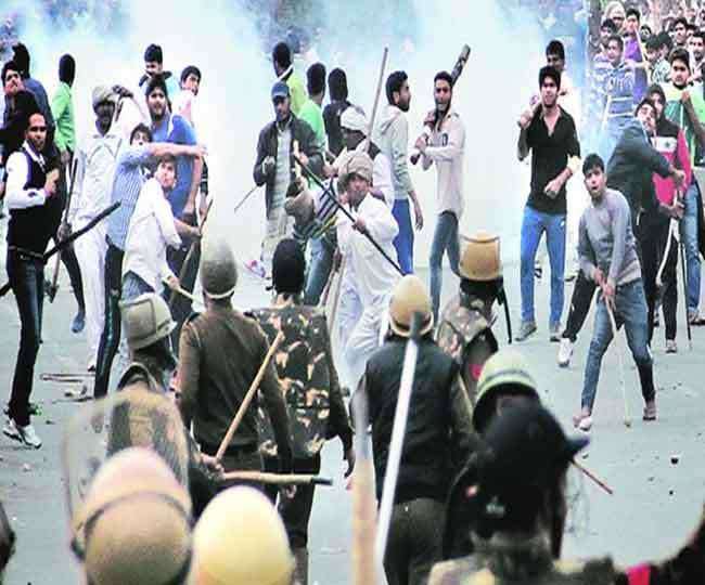 Khaskhabar/हरियाणा में सार्वजनिक संपत्ति को नुकसान पहुंचाने वालों से अब नए कानून के तहत वसूली हो सकेगी। साथ ही हर्जाना राशि नहीं दिए जाने पर उसकी संपत्ति कुर्क की जा सकेगी। क्षति वसूली विधेयक को विधानसभा के बाद अब राज्यपाल सत्यदेव नारायण आर्य ने भी मंजूरी दे दी है।
