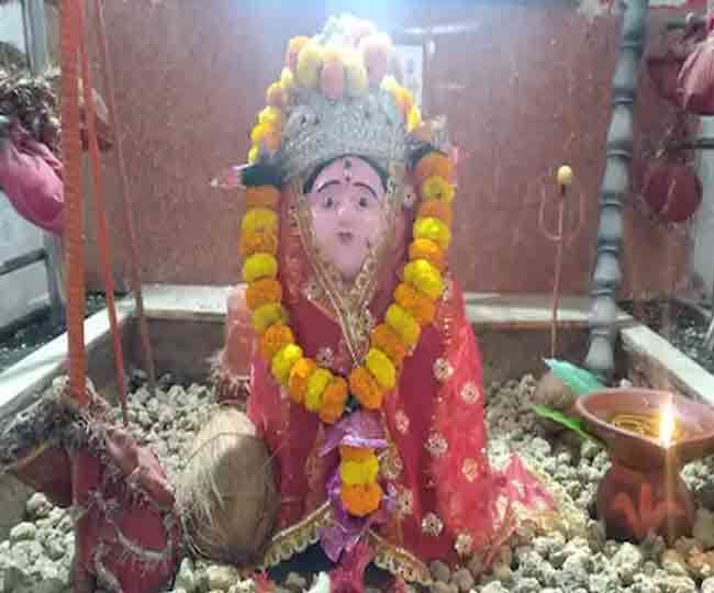 Vandevi Mandir: फल-फूल नहीं इस मंदिर में देवी मां को चढ़ाएं जाते हैं पत्थर, जानें इस मंदिर के बारे में