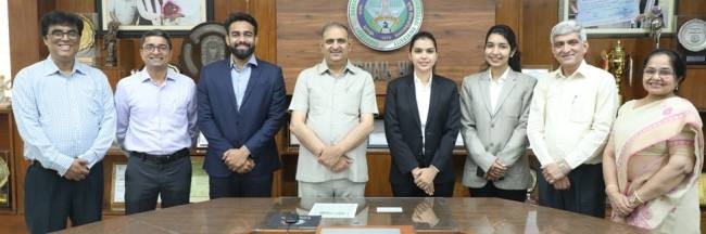 three hau students will go to australia tomorrow and will do research on the honey of the bee there