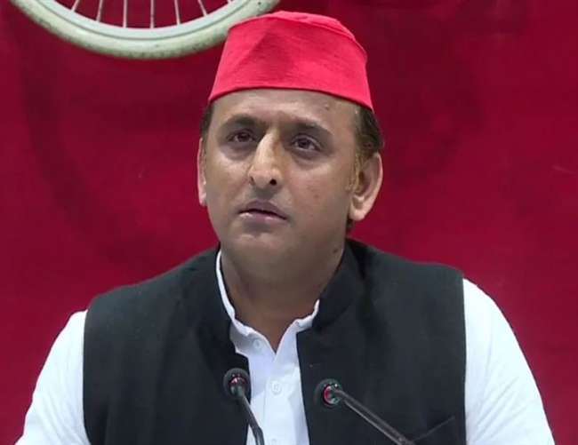 अखिलेश ने यह तंज पेट्रोल-डीजल की लगातार बढ़ रही कीमतों पर किया है