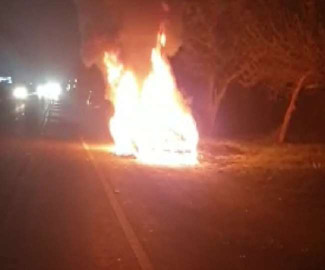 Fire On BMW मुजफ्फरनगर में बीती रात चलती कार में आग लग गई।