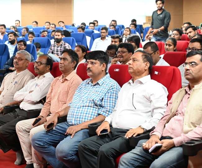 about 1100 professor students of cusb participated in the discussion program in the prime ministers examination