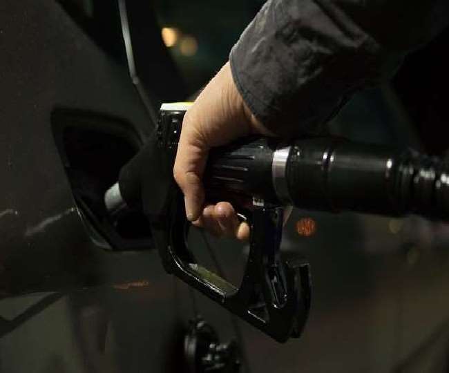 https://www.jagranimages.com/images/newimg/02042022/02_04_2022-petroldiesel_22591953.jpg