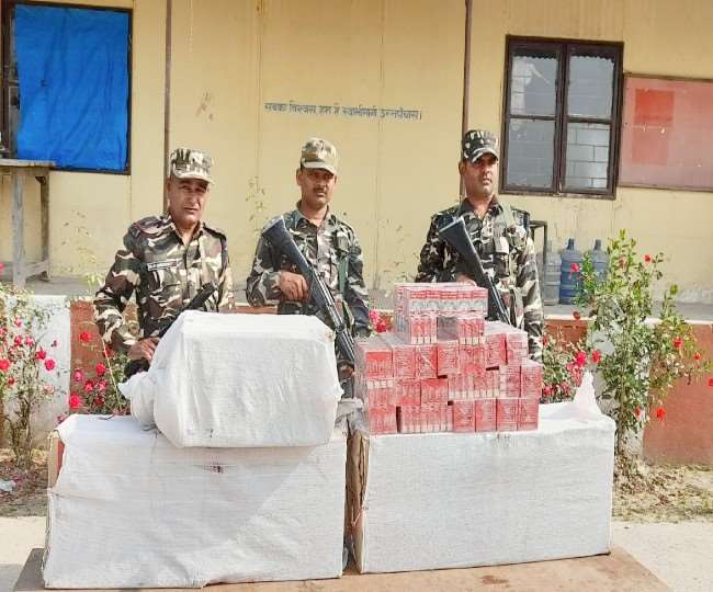 indo nepal border smuggling ssb caught three thousand packets of nepali cigarettes smugglers fled to nepal