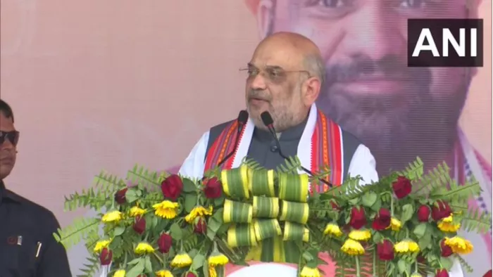 नवादा के हिसुआ में जमसभा को संबोधित करते गृह मंत्री अणित शाह। जागरण