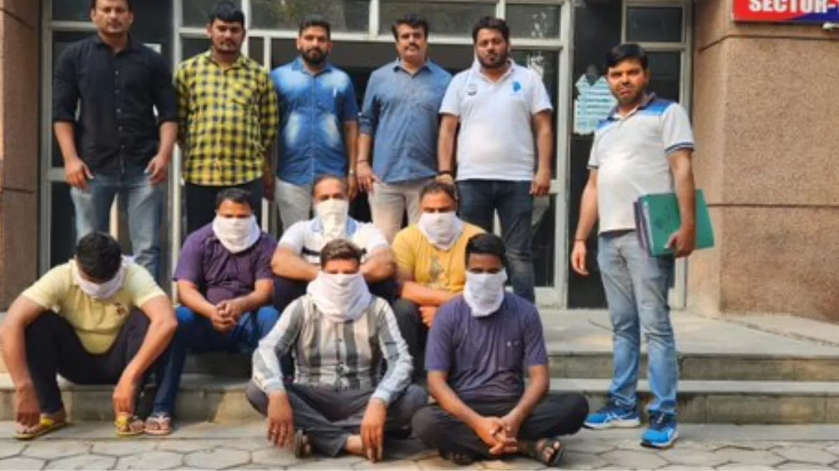 Delhi Crime: दिल्ली में फर्जी पुलिसकर्मियों के गिरोह का भंडाफोड़, 6 गिरफ्तार