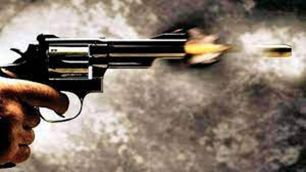 samastipur in a mutual dispute lawyer fired with a pistol at cousin brother referred in critical condition