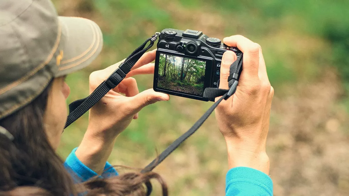 अमेज़न का फोटोग्राफर्स के लिए बड़ा गिफ्ट! 54% के डिस्काउंट के साथ Point And Shoot Cameras पर आई सबसे सस्ती डील