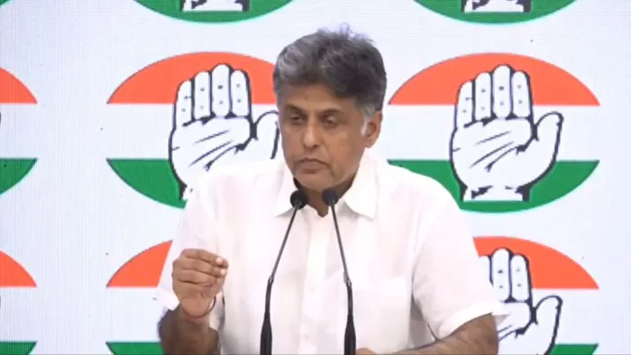 कांग्रेस नेता मनीष तिवारी ने अरुणाचल प्रदेश में 30 स्थानों के नाम बदलने पर केंद्र सरकार पर निशाना साधा है।