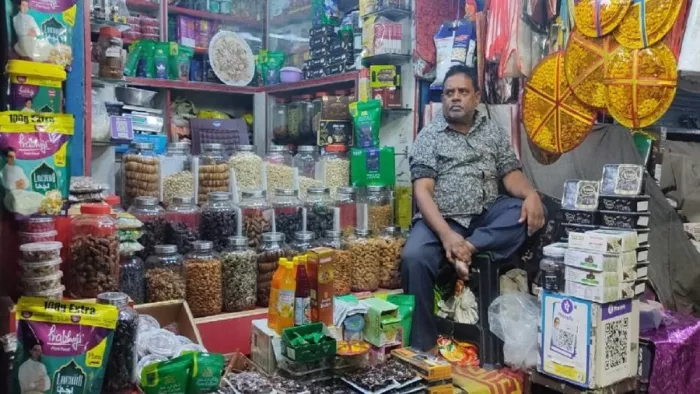 रमजान के महीने में सज गईंं शहर की दुकानें।
