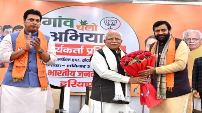 CM Nayab Saini और पूर्व सीएम मनोहर पर राज्य में भाजपा को मजबूत करने की बड़ी जिम्मेदारी। फाइल फोटो