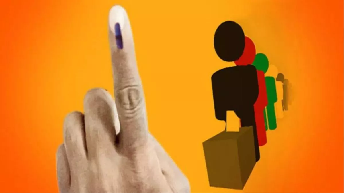 Mirzapur News: वोटिंग को लेकर तैयारियों में जुटा प्रशासन, मतदान स्थलों पर होगी वेब कास्टिंग; 14 मई तक होगा नामांकन
