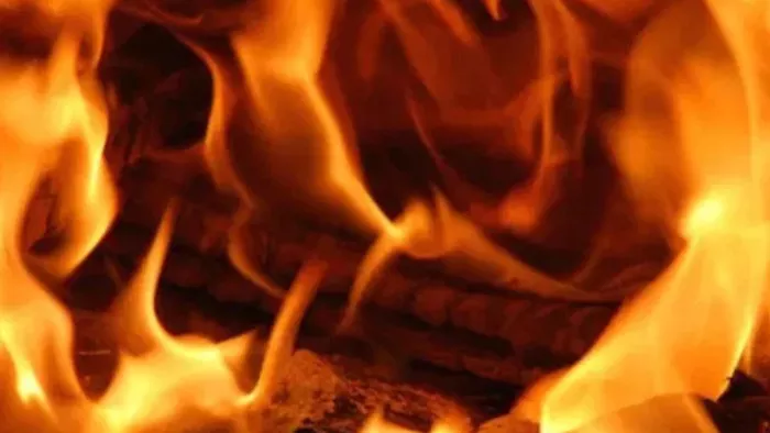 आग लगने के बाद उठती लपटें। (प्रतीकात्मक तस्वीर)