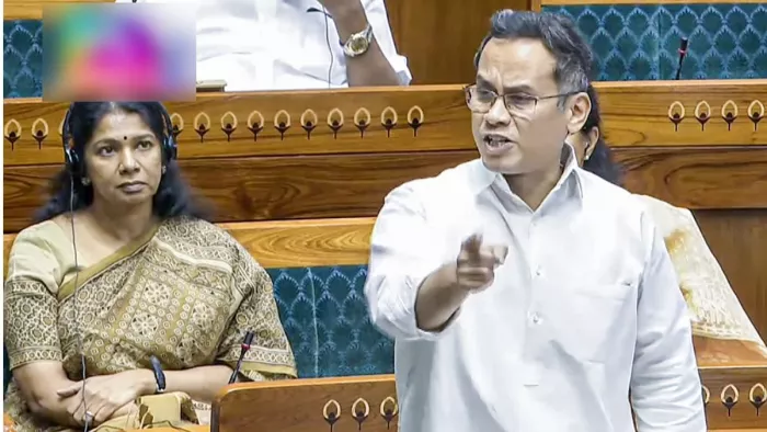 वक्फ संशोधन बिल को लेकर विपक्ष ने कहा कि सरकार संविधान को कमजोर कर रही है।(फोटो सोर्स: एएनआई)