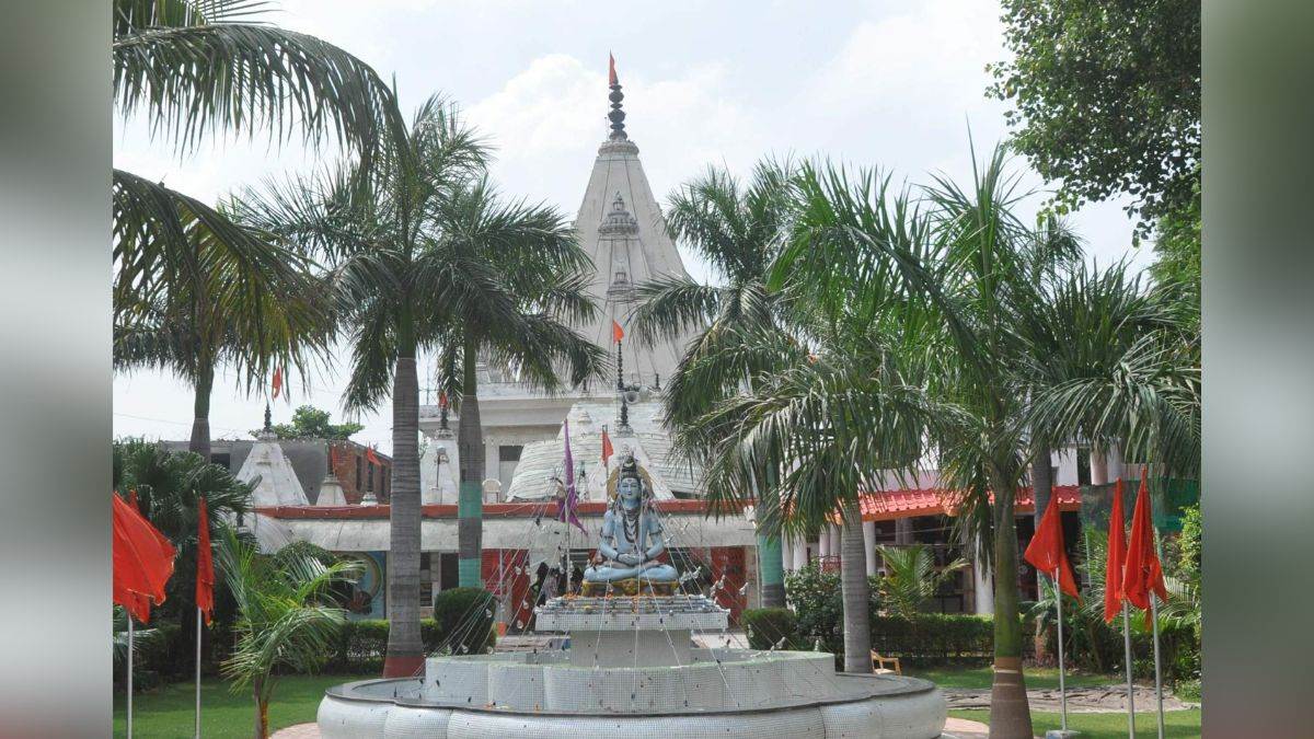 https://www.jagranimages.com/images/newimg/02042025/02_04_2025-noida_sanatan_dharam_temple_23910366.jpg