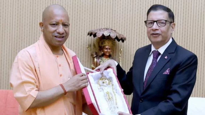नेपाल के राजदूत से मुलाकात करते सीएम योगी आदित्यनाथ