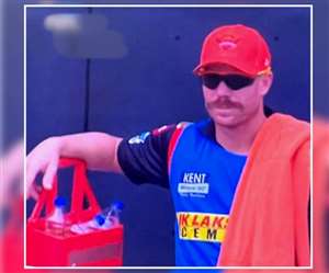 सनराइजर्स हैदराबाद के खिलाड़ी डेविड वार्नर- फोटो ट्विटर पेज