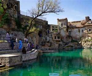 पाकिस्तान में हिंदुओं के प्रख्यात कटास राज मंदिर का प्रशासनिक नियंत्रण ईटीपीबी के हाथों में चला गया है।