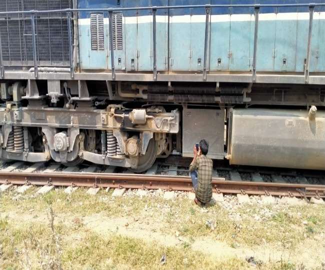 https://www.jagranimages.com/images/newimg/02052022/02_05_2022-train_derailed_22678588.jpg