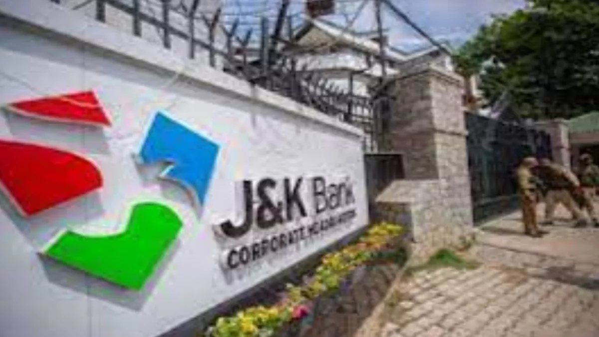 https://www.jagranimages.com/images/newimg/02052023/02_05_2023-jk_bank_robbery_23400965.jpg