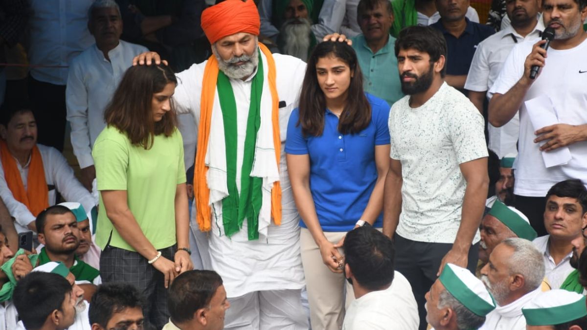 दिल्ली के जंतर-मंतर पहलवानों के समर्थन में पहुंचे राकेश, कहा- क्यों नहीं हो रही मोदी सरकार की आलोचना? Rakesh reached in support of Delhi's Jantar-Mantar wrestlers, said- Why Modi government is not being criticized?