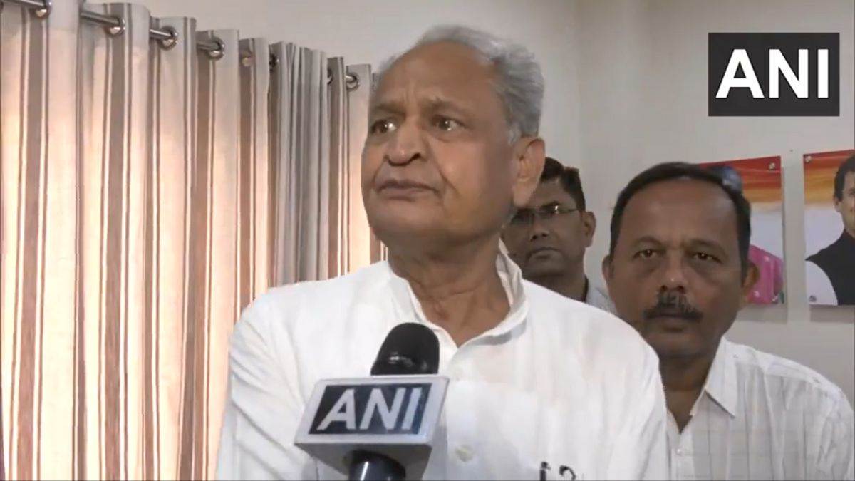 https://www.jagranimages.com/images/newimg/02052024/02_05_2024-ashok_gehlot_23709789.jpg