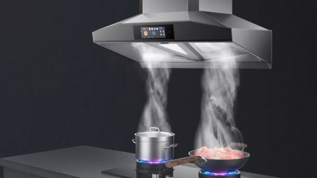 एग्जॉस्ट फैन नहीं, ये ऑटो क्लीन Kitchen Chimney करेंगी तड़के के धुएं को बाहर, बनेगी रसोई चमकदार