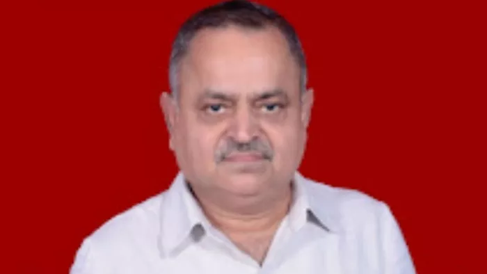 दिल्ली कांग्रेस के पूर्व महासचिव ओमप्रकाश बिधूड़ी ने भी अपना इस्तीफा भेज दिया।