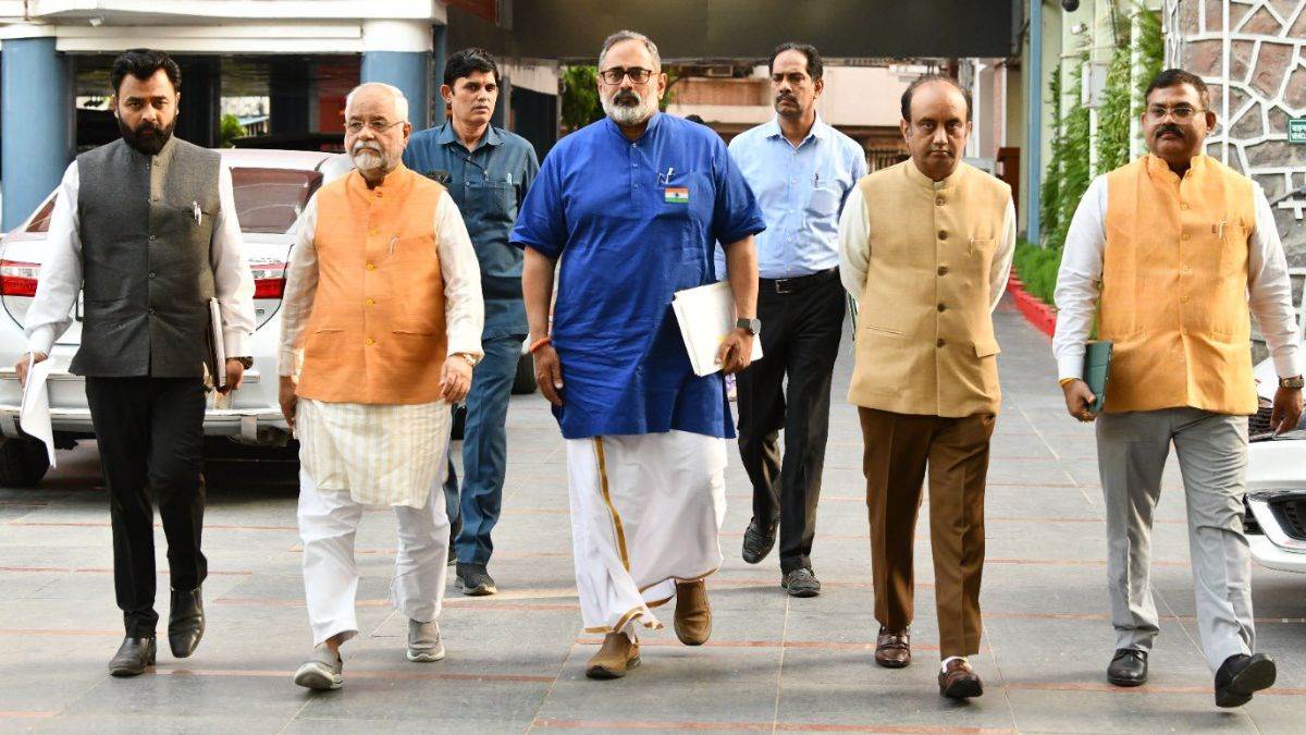 https://www.jagranimages.com/images/newimg/02052024/02_05_2024-bjp_lodges_complaint_with_ec_against_congress_23709815.jpg
