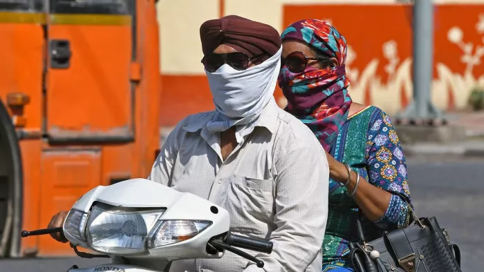 पहाड़ों की ठंडी हवाओं से गिरा दिल्ली का पारा।