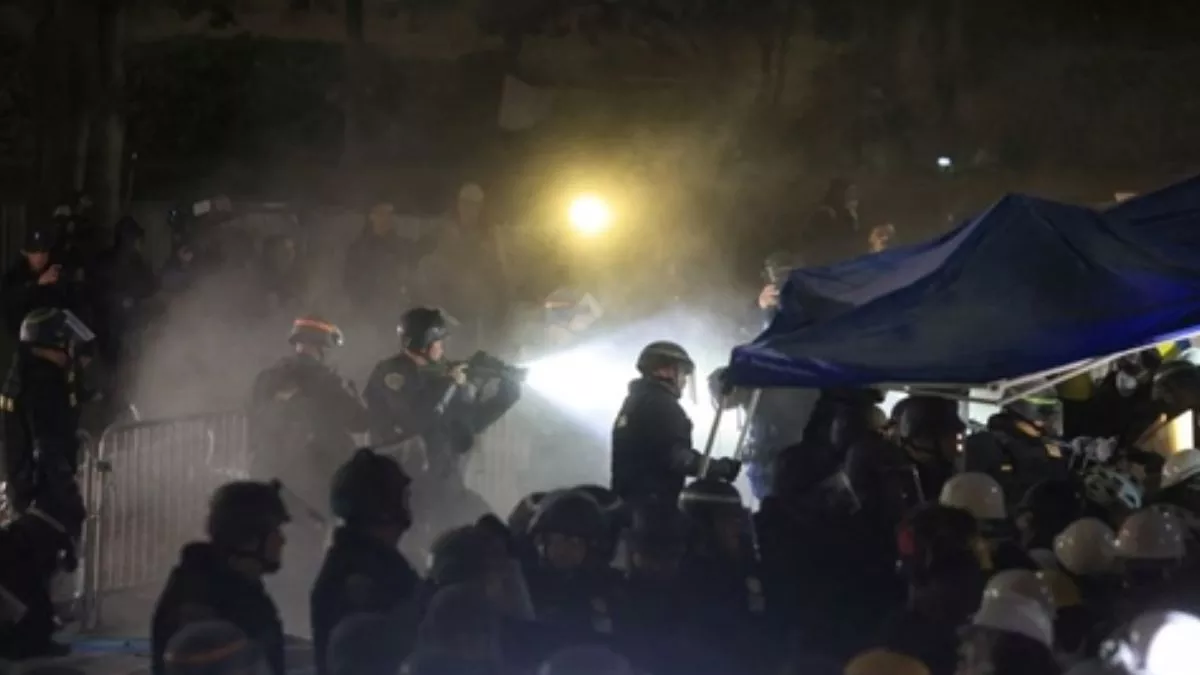 कैलिफोर्निया यूनिवर्सिटी में धरना दे रहे फलस्तीन समर्थकों पर पुलिसियां कार्रवाई, आंसू गैस के गोले दागे गए; 15 घायल