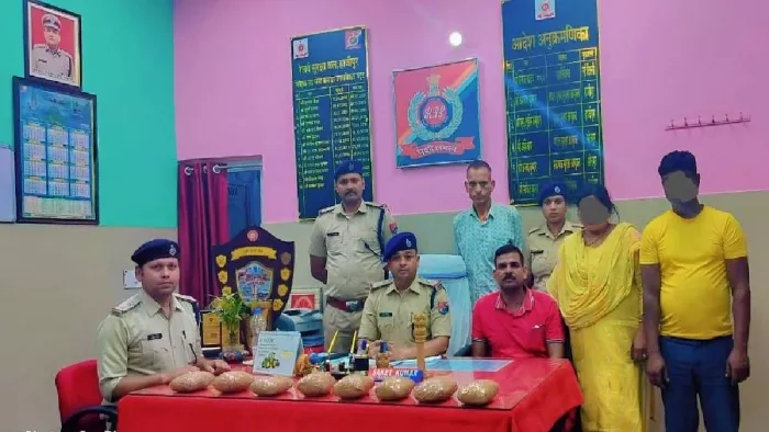 अफीम के साथ गिरफ्त में दोनों तस्कर
