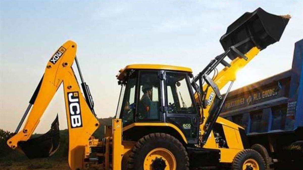 driver wearing earphones crushes toddler with jcb tragic incident