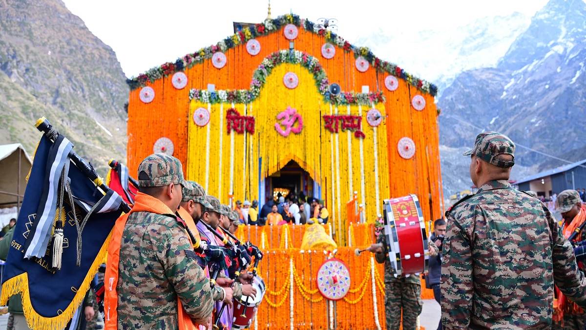 kedarnath dham kapat khule kedarnath temple reopens pm modis name worshipped first cm dhami witnesses grand ceremony