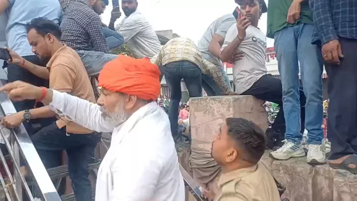 जन आक्रोश यात्रा में राकेश टिकैत का जबरदस्त विरोध, हंगामा