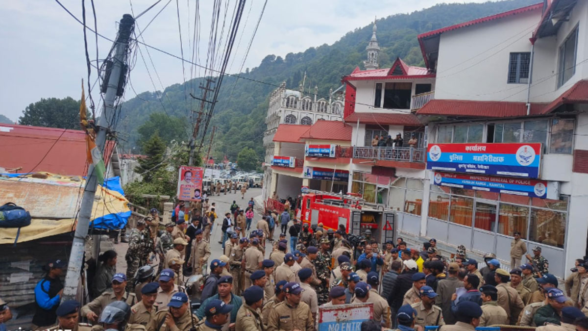 नैनीताल में फ‍िर भड़की गुस्‍से की आग, एक ओर जुमे की नमाज तो दूसरी ओर ...