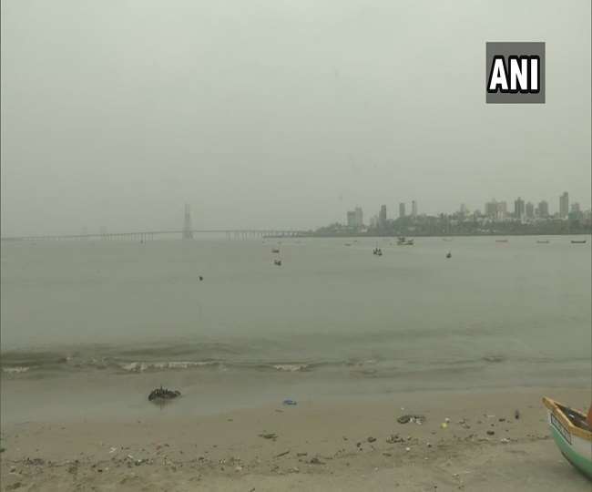 Cyclone Nisarga LIVE Update: कल जमीन से टकराएगा निसर्ग, हवा की गति 100 km/ph रहने का अनुमान