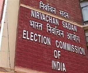 तमिलनाडु में रह रही बीमार मां की देखभाल के लिए मांगी पैरोल।