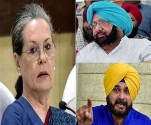 कांग्रेस अध्‍यक्ष सोनिया गांधी, पंजाब सीएम कैप्‍टन अमरिंदर सिंह और नवजोत सिंह सिद्धू की फाइल फोटो।