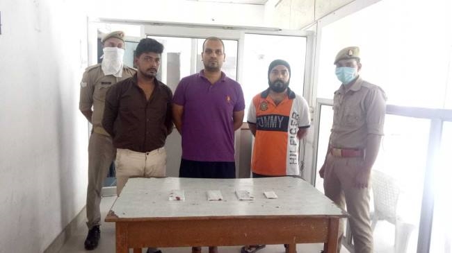 70 लोगों के फर्जी क्रेडिट कार्ड बना की करोड़ों की ठगी, तीन गिरफ्तार