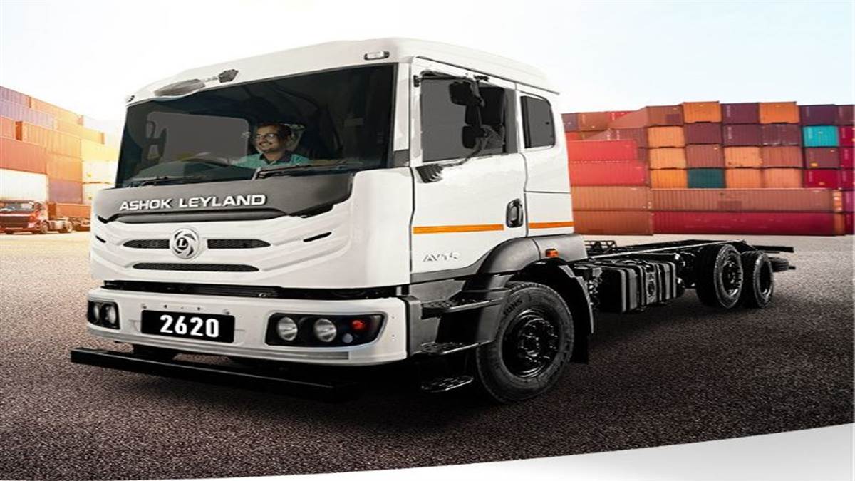 Ashok Leyland AVTR 2620 आठ पहिये वाले AVTR 2620 ट्रक से उठा पर्दा