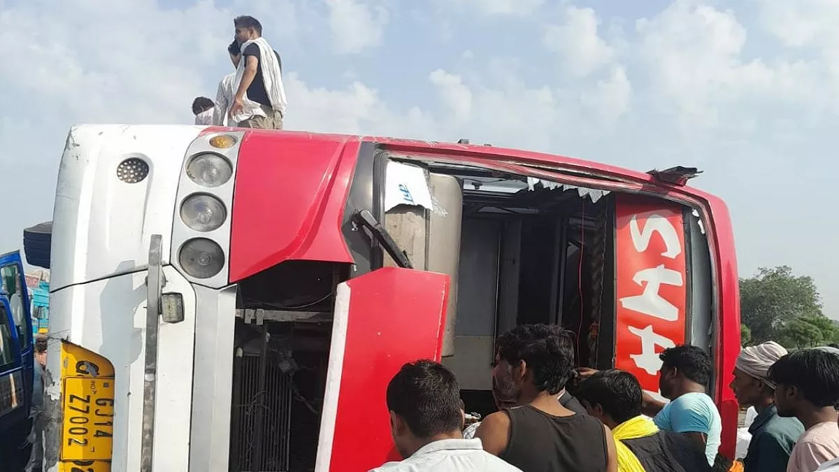 https://www.jagranimages.com/images/newimg/02062023/02_06_2023-accident_in_auraiya_23430026.jpg