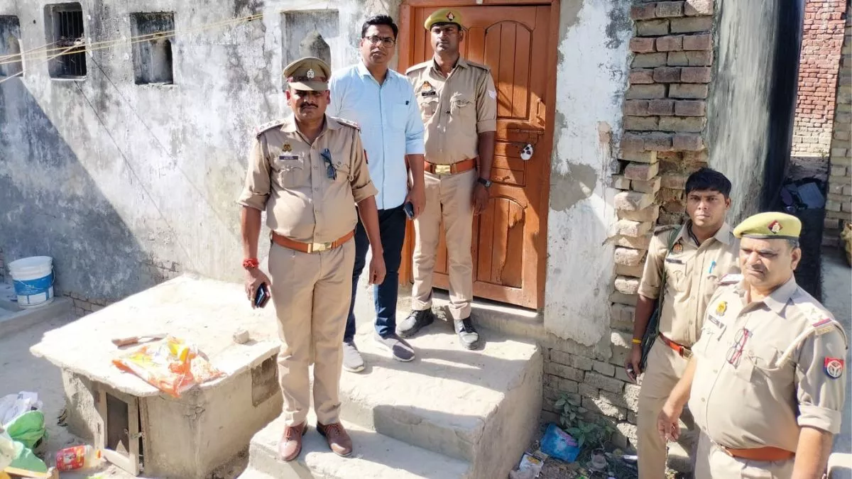 अपराधी के खिलाफ बस्ती पुलिस का एक्शन, गैंगस्टर हिसामुद्दीन उर्फ कक्कन का मकान कुर्क; लंबे समय से फरार है बदमाश