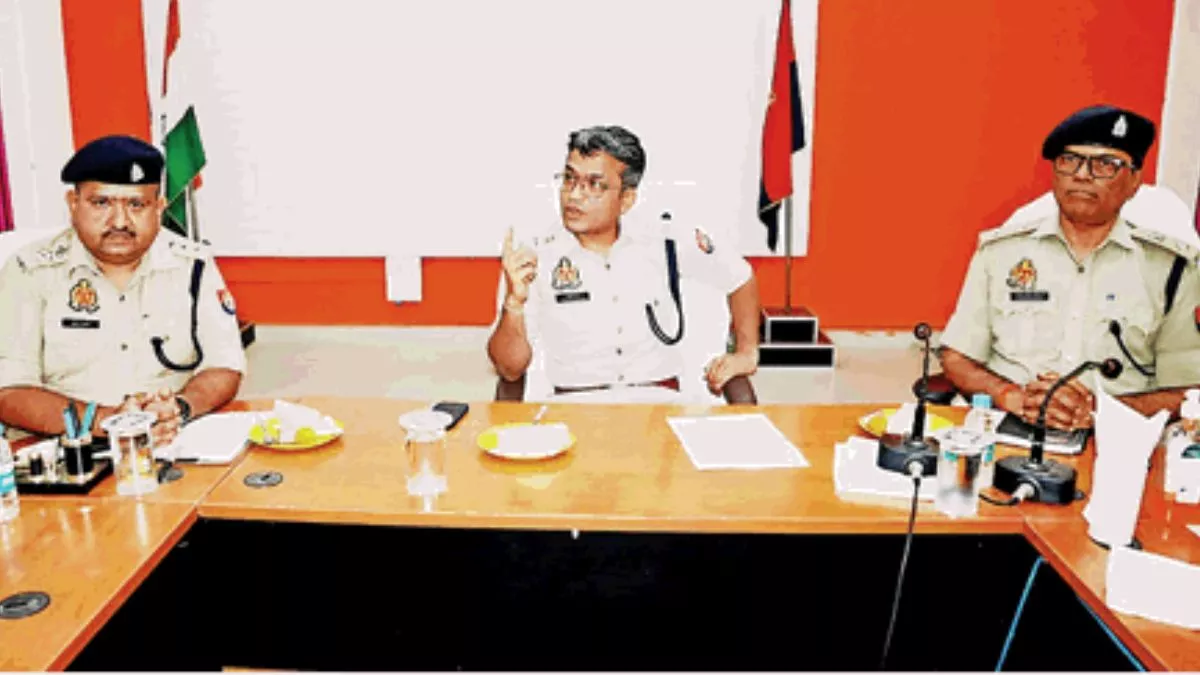 नायडू गिरोह ने देवरिया में दिया था टप्पेबाजी की घटना को अंजाम, कार में रुपयों से रखा बैग लेकर हुए थे फरार