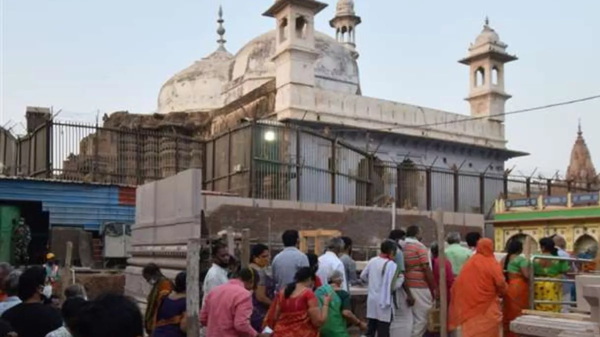 https://www.jagranimages.com/images/newimg/02062023/02_06_2023-gyanvapi_masjid_mandir_pooja_23429946.jpg