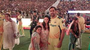 Sakshi Dhoni's video with MS goes viral: एमएस धोनी अपनी पत्‍नी और बेटी के साथ