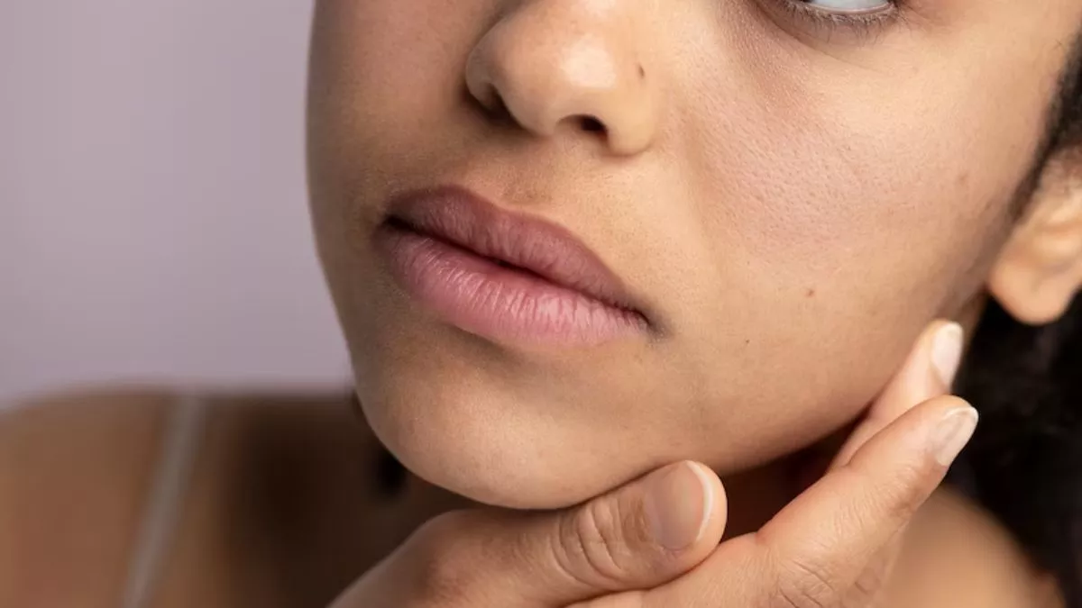 Skin Care Tips: स्किन पोर्स को साफ करने के लिए अपनाएं ये नेचुरल उपाय, मिनटों में खिल उठेगा चेहरा