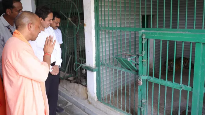 गोरखपुर चिड़ियाघर में सीएम योगी ने रविवार को भ्रमण किया।