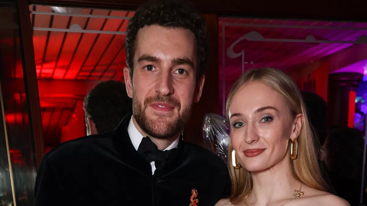 https://www.jagranimages.com/images/newimg/02062024/02_06_2024-peregrine_pearson_and_sophie_turner_23730353.jpg