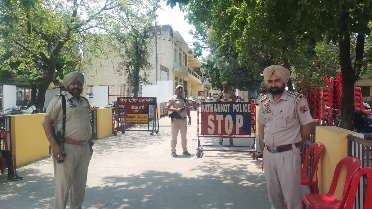 https://www.jagranimages.com/images/newimg/02062024/02_06_2024-strong_room_security_23730530_161847327.jpg